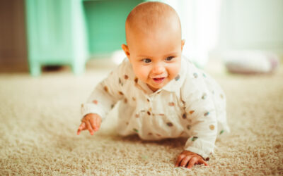 Prawidłowy rozwój dziecka – kiedy dziecko zaczyna raczkować, czworakować?